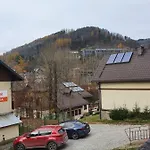 Szmaragdowy Апартаменты Шавница